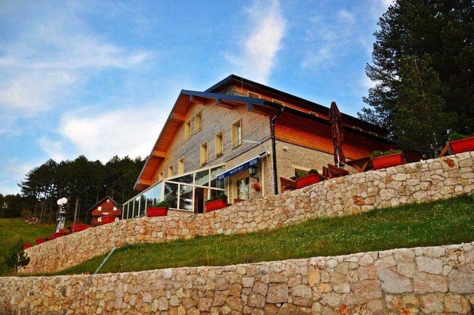 Hotel Snjezna Kuca - Nature Park Of Bosnia Herzegovina Padezina ภายนอก รูปภาพ