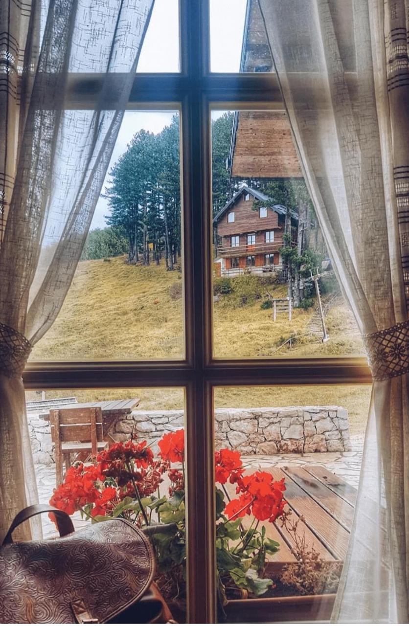 Hotel Snjezna Kuca - Nature Park Of Bosnia Herzegovina Padezina ภายนอก รูปภาพ