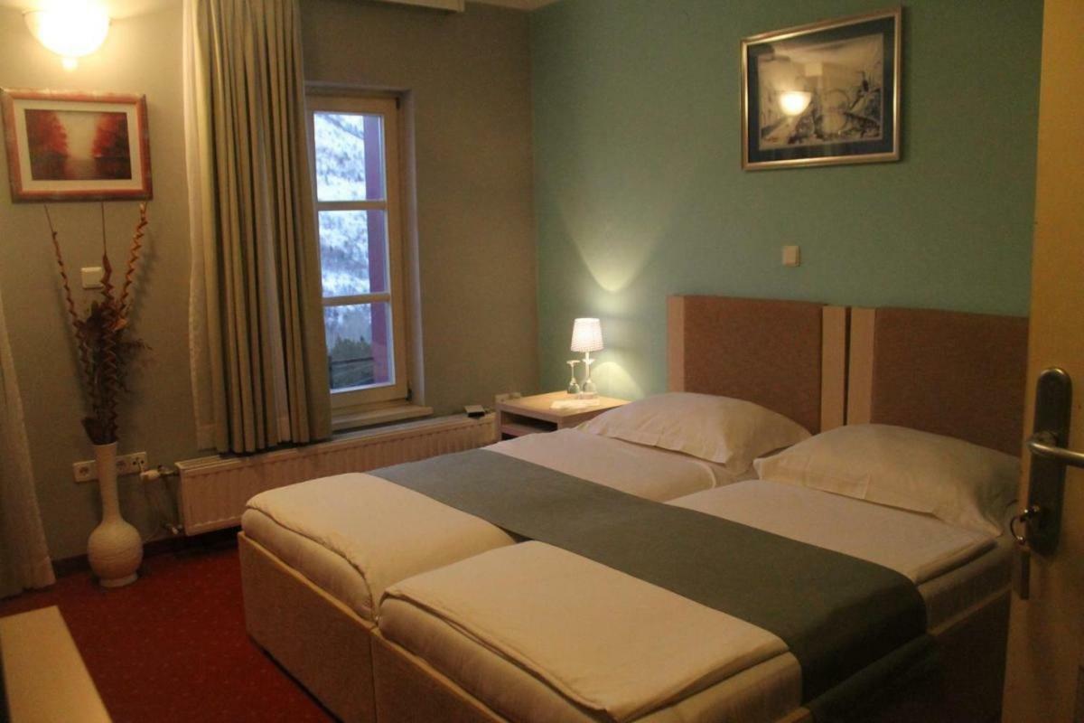 Hotel Snjezna Kuca - Nature Park Of Bosnia Herzegovina Padezina ภายนอก รูปภาพ